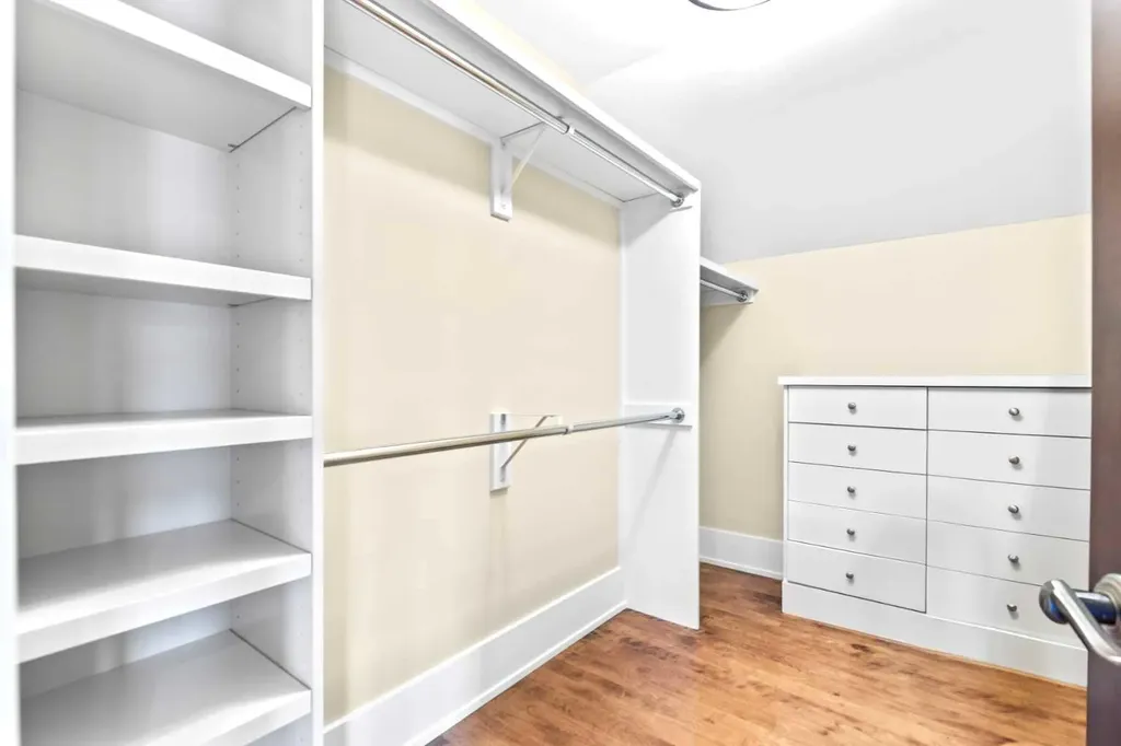 1428 2a Street NW Calgary AB T2M 2X4