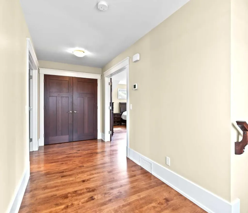 1428 2a Street NW Calgary AB T2M 2X4