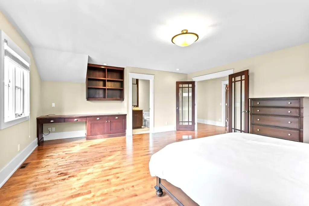 1428 2a Street NW Calgary AB T2M 2X4
