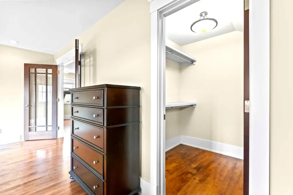 1428 2a Street NW Calgary AB T2M 2X4