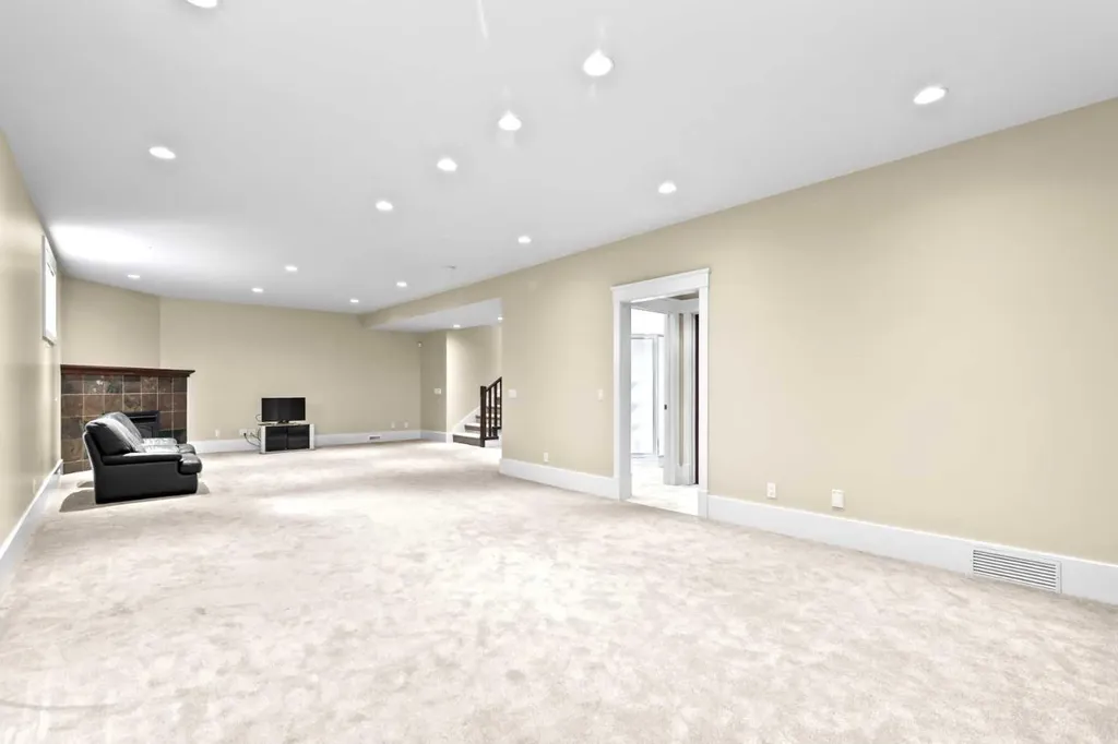 1428 2a Street NW Calgary AB T2M 2X4