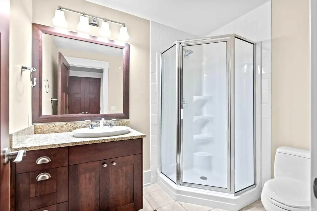1428 2a Street NW Calgary AB T2M 2X4