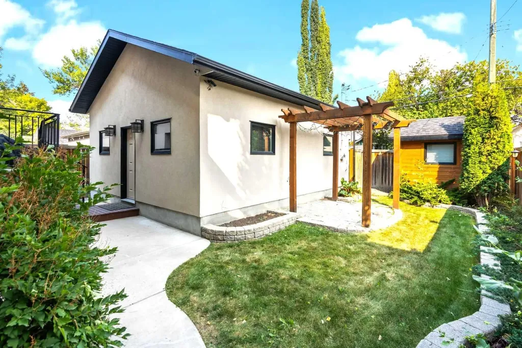 1428 2a Street NW Calgary AB T2M 2X4