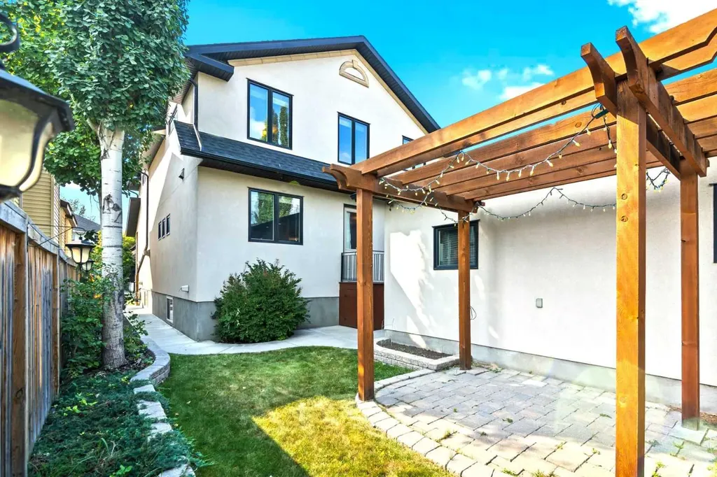 1428 2a Street NW Calgary AB T2M 2X4
