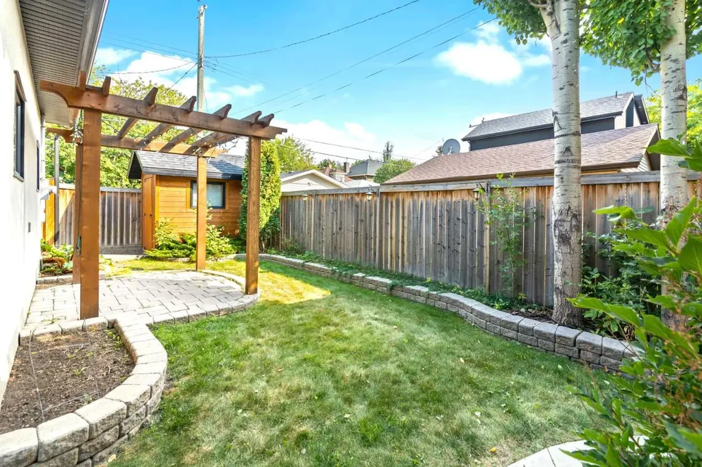 1428 2a Street NW Calgary AB T2M 2X4