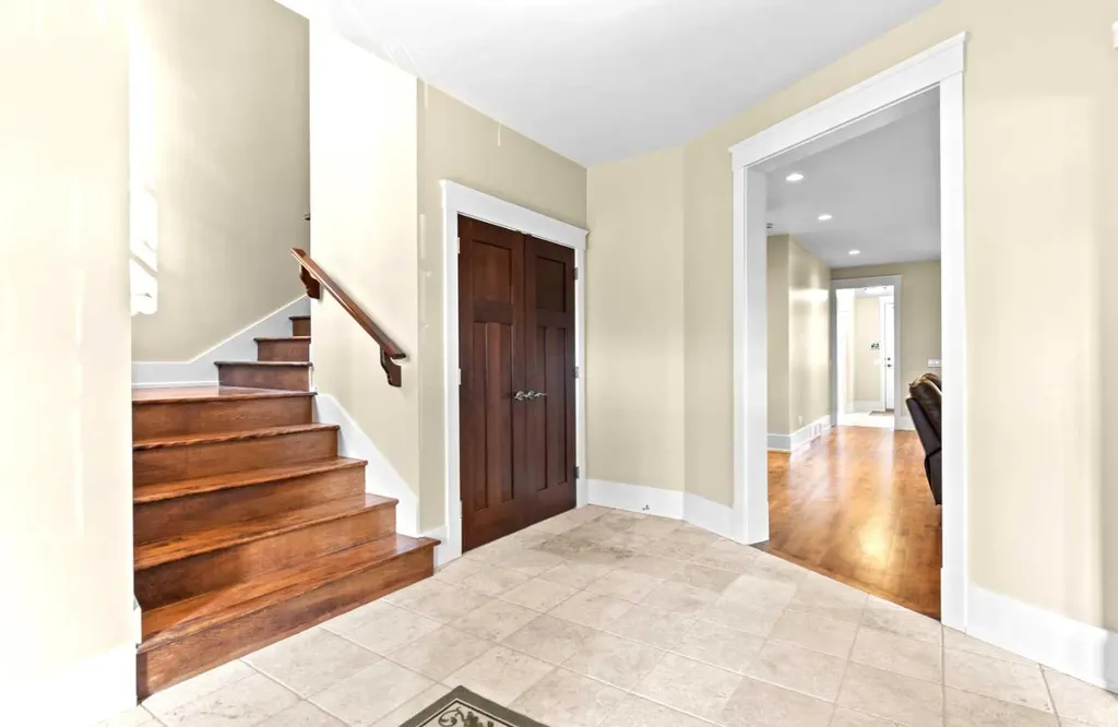 1428 2a Street NW Calgary AB T2M 2X4