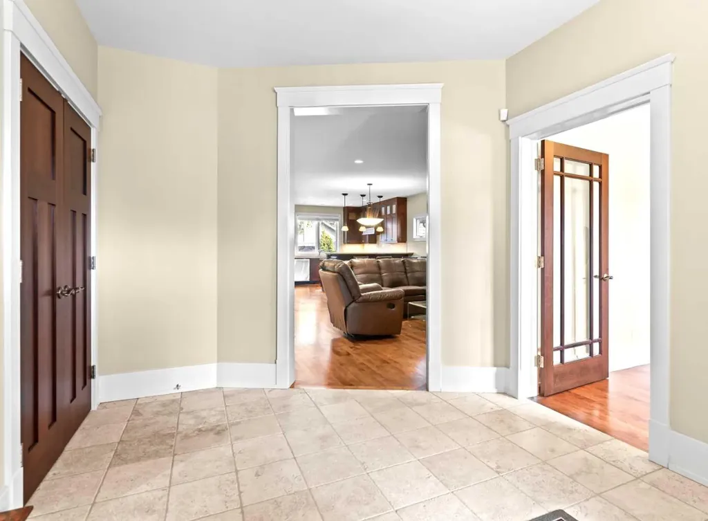 1428 2a Street NW Calgary AB T2M 2X4