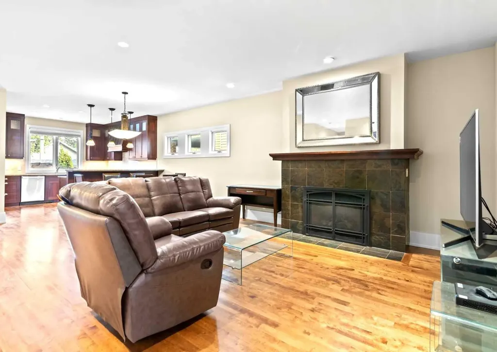 1428 2a Street NW Calgary AB T2M 2X4