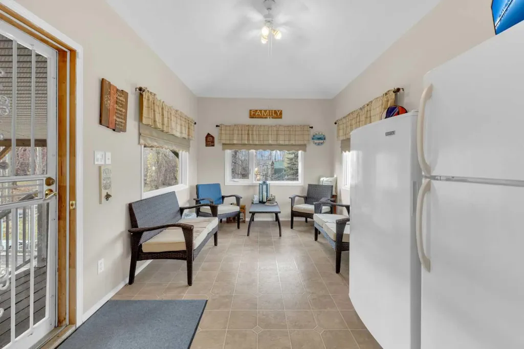 602 Partridge Drive Pelican Point AB T0B0H0
