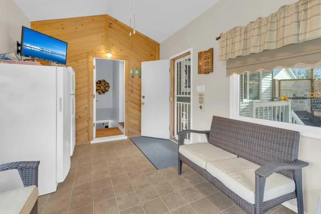 602 Partridge Drive Pelican Point AB T0B0H0