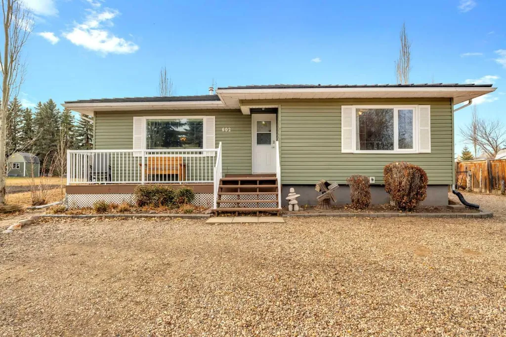 602 Partridge Drive Pelican Point AB T0B0H0