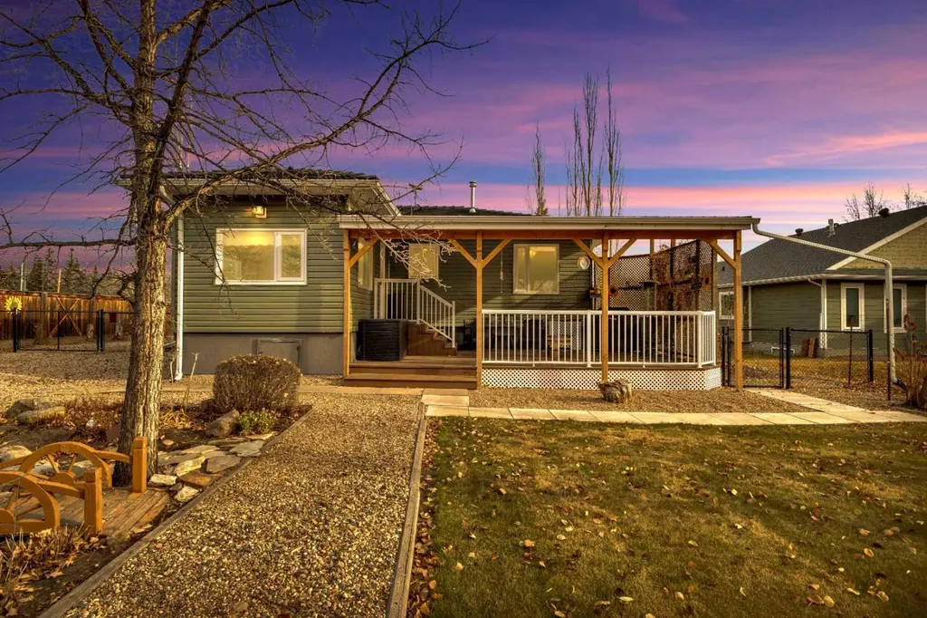 602 Partridge Drive Pelican Point AB T0B0H0