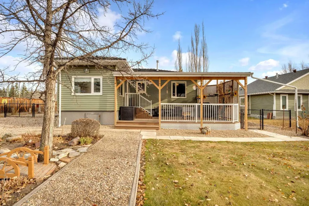 602 Partridge Drive Pelican Point AB T0B0H0