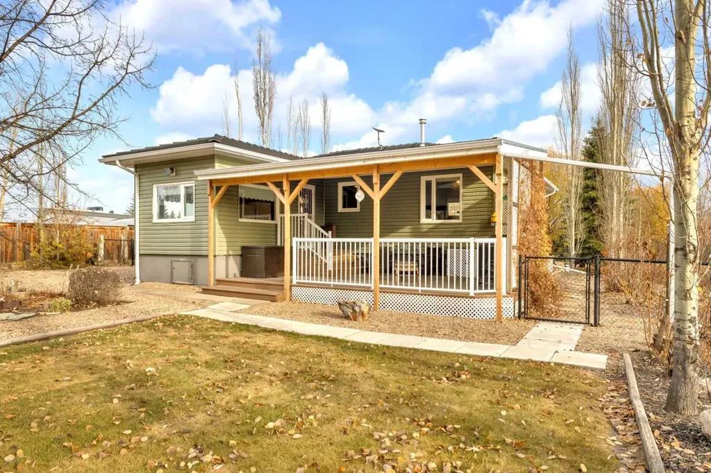 602 Partridge Drive Pelican Point AB T0B0H0