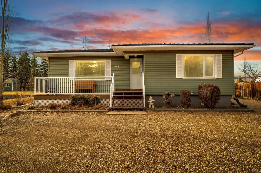 602 Partridge Drive Pelican Point AB T0B0H0