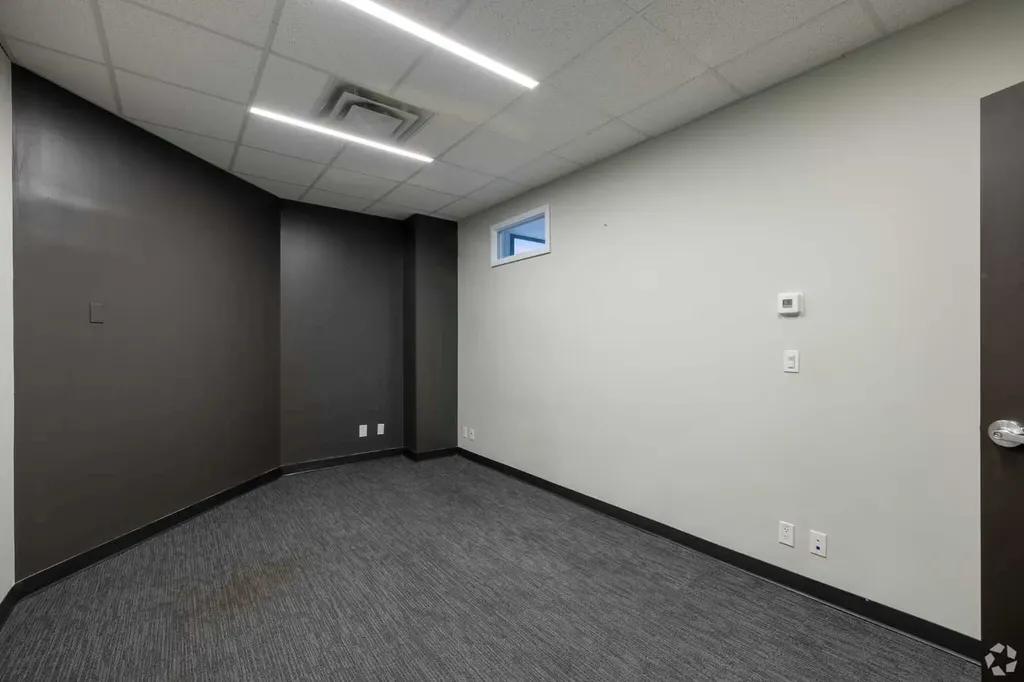 1121 Centre Street NW Calgary AB T2E 7k6