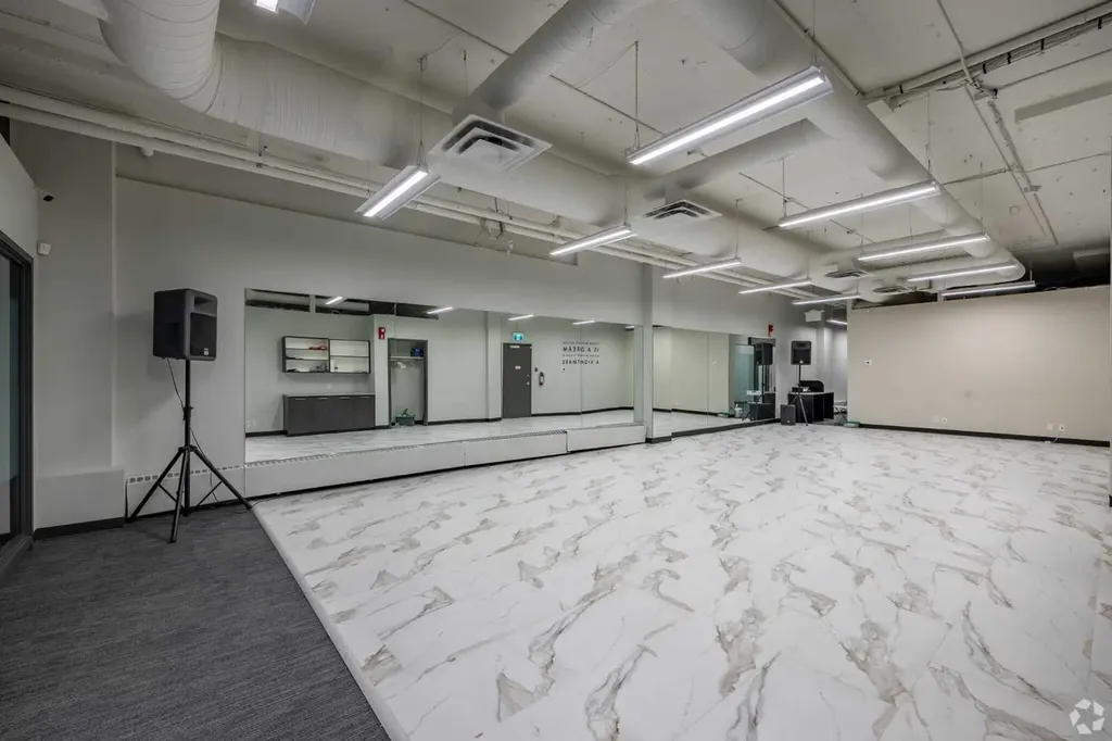 1121 Centre Street NW Calgary AB T2E 7k6