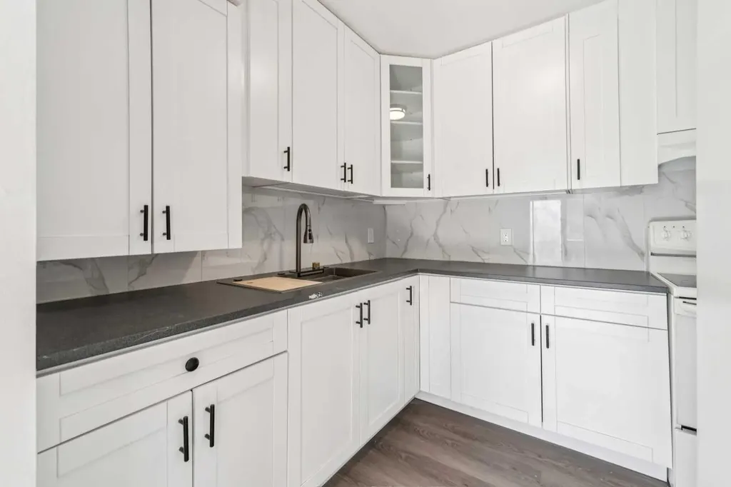 2519 38 Street NE Calgary AB t1y4w8