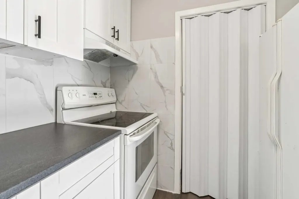 2519 38 Street NE Calgary AB t1y4w8