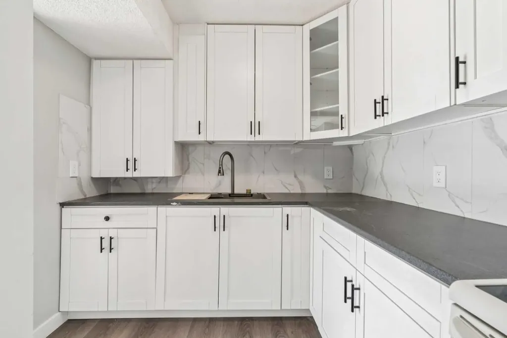 2519 38 Street NE Calgary AB t1y4w8