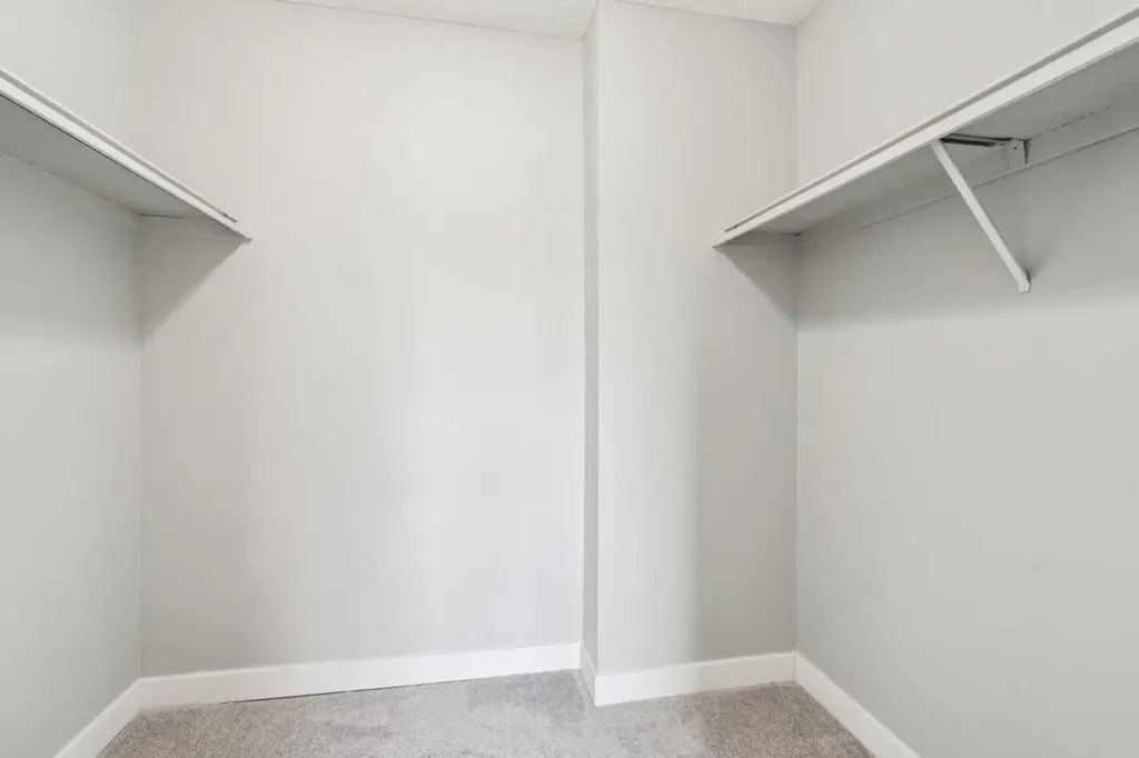2519 38 Street NE Calgary AB t1y4w8