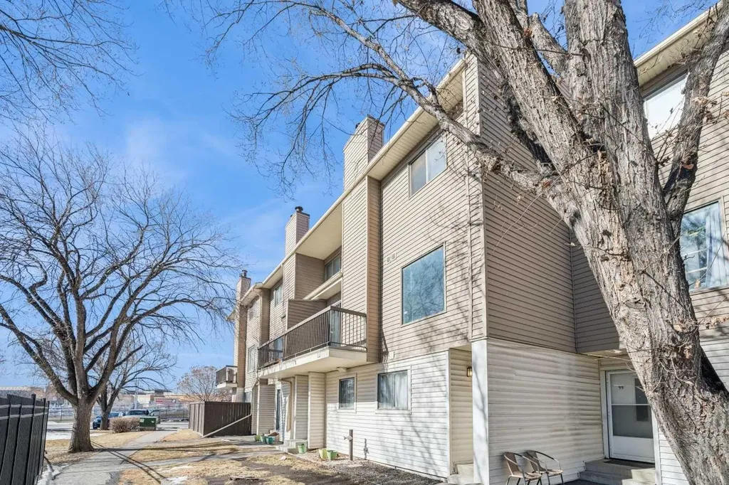 2519 38 Street NE Calgary AB t1y4w8