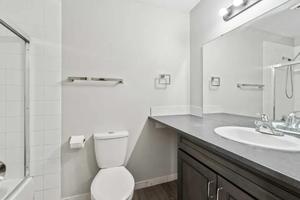 2519 38 Street NE Calgary AB t1y4w8