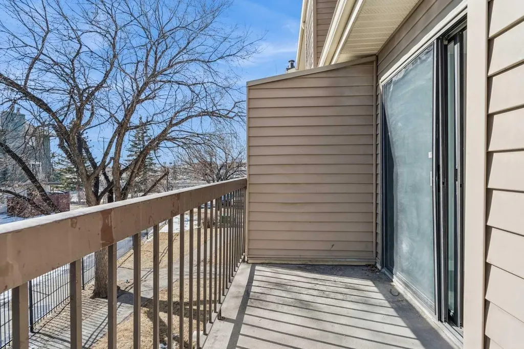 2519 38 Street NE Calgary AB t1y4w8