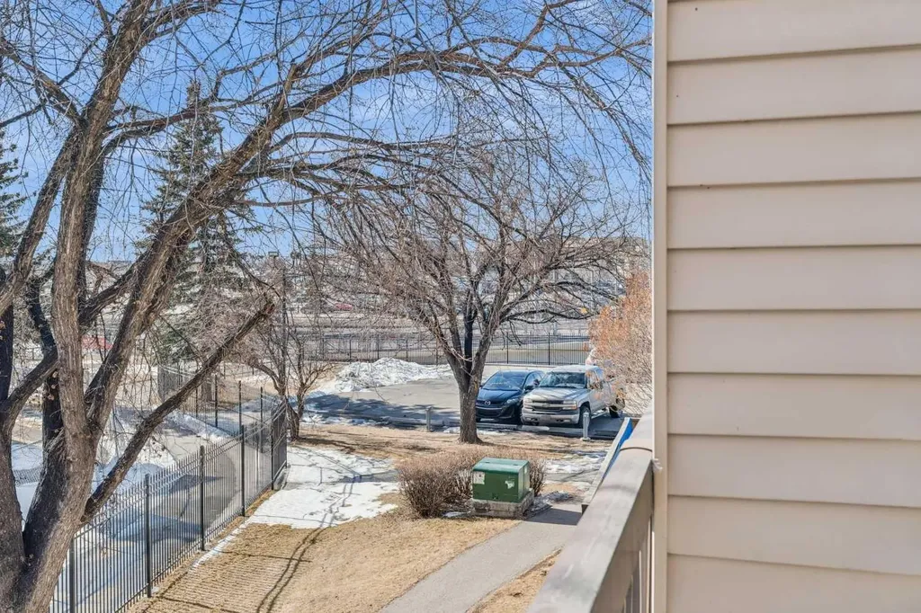 2519 38 Street NE Calgary AB t1y4w8