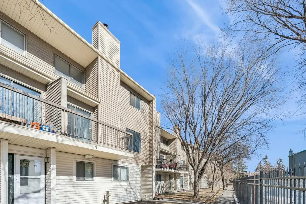 2519 38 Street NE Calgary AB t1y4w8