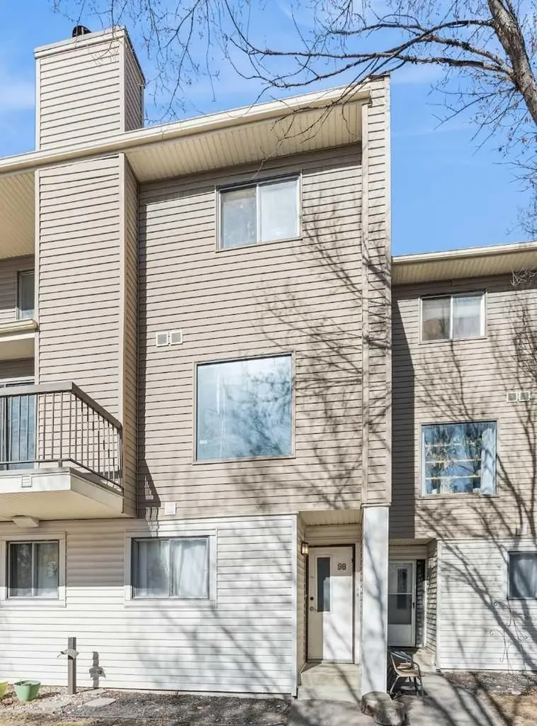 2519 38 Street NE Calgary AB t1y4w8
