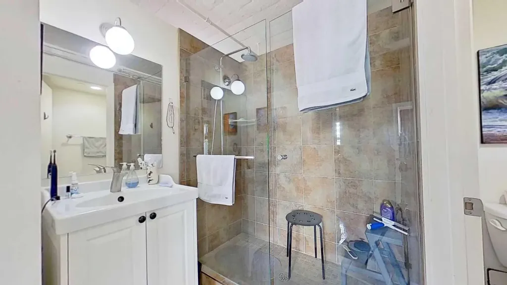 240 11 Avenue SW Calgary AB T2R 0C3