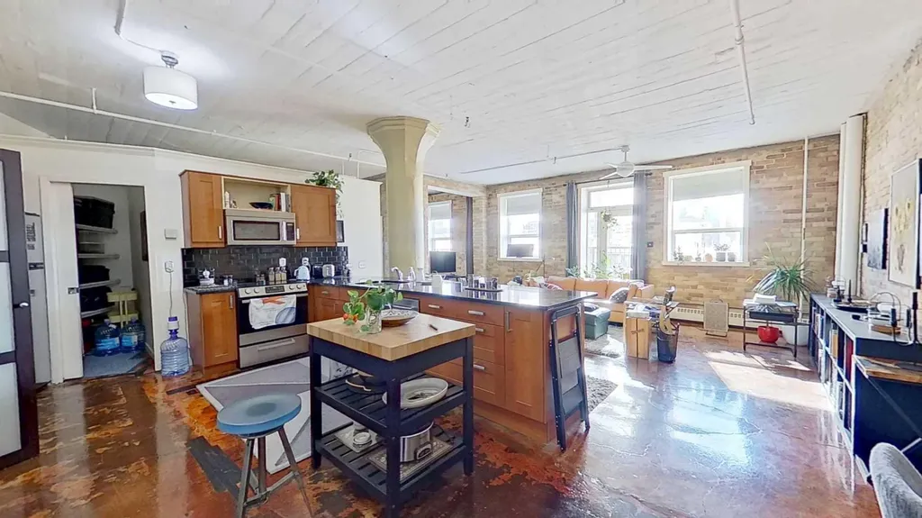 240 11 Avenue SW Calgary AB T2R 0C3