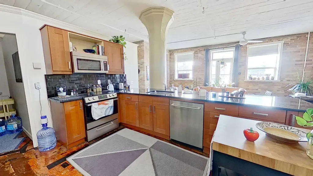 240 11 Avenue SW Calgary AB T2R 0C3