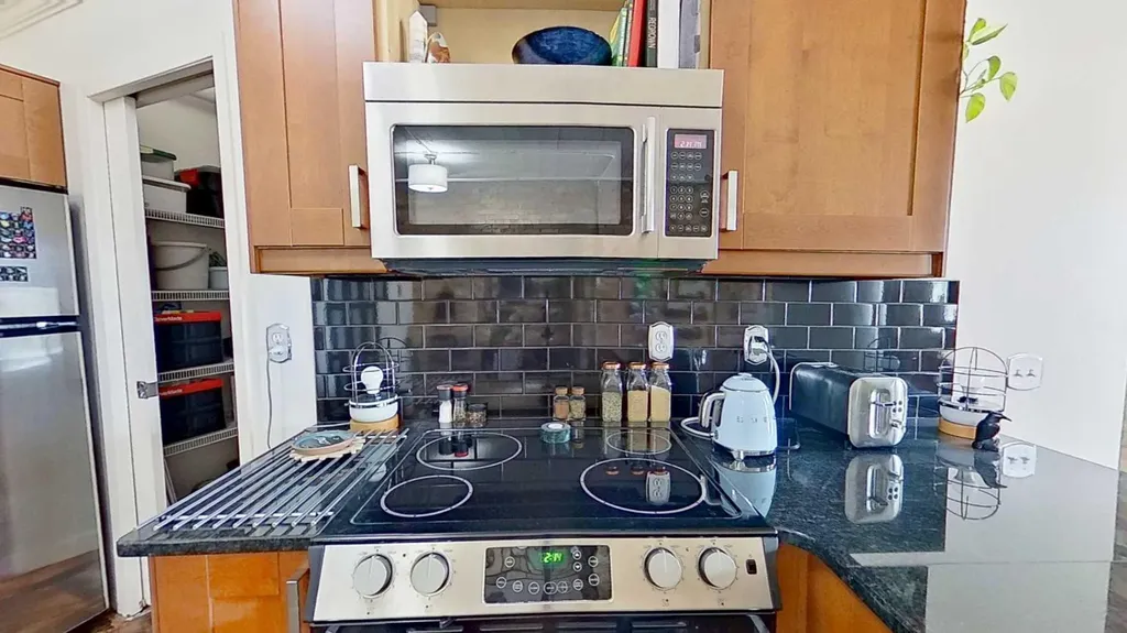 240 11 Avenue SW Calgary AB T2R 0C3