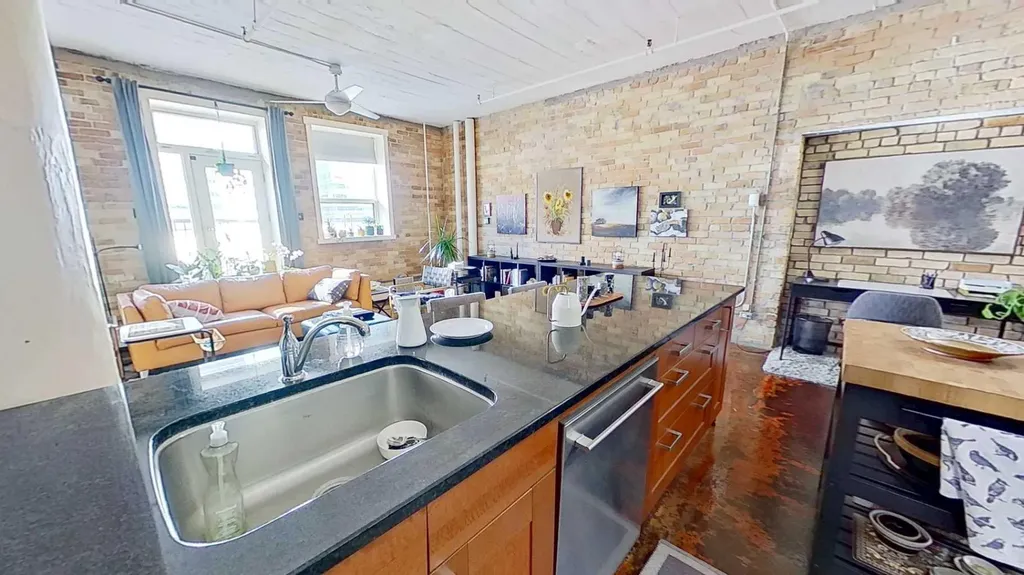 240 11 Avenue SW Calgary AB T2R 0C3