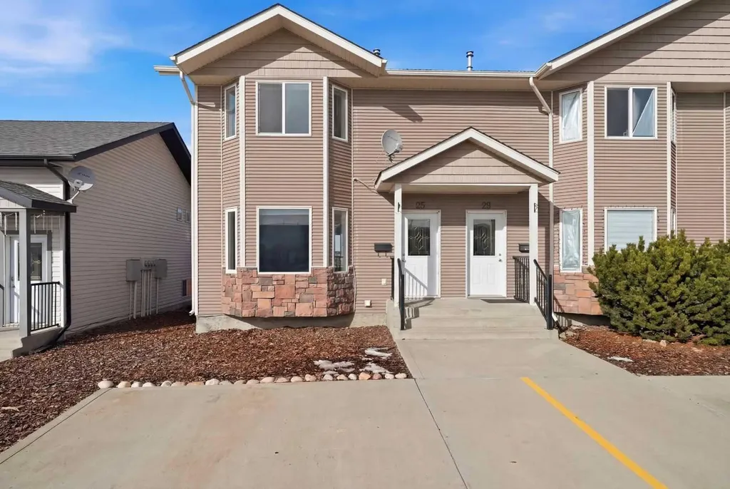 25 Winston Place Blackfalds AB T4M 0K9