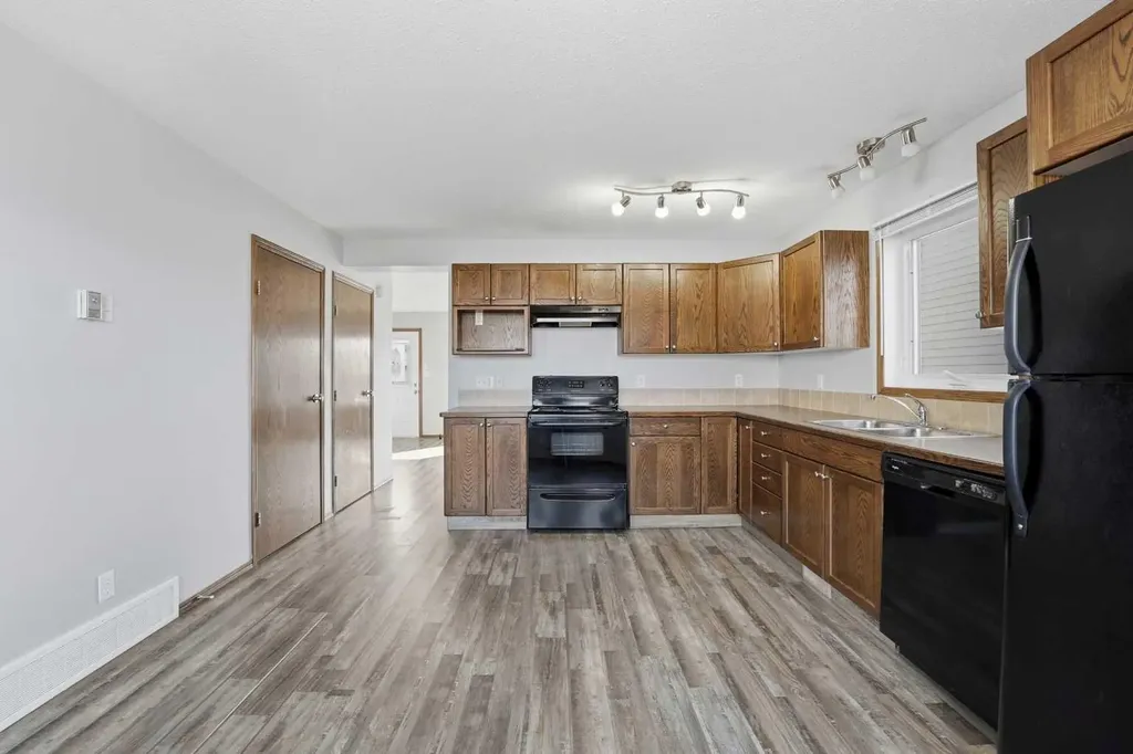 25 Winston Place Blackfalds AB T4M 0K9