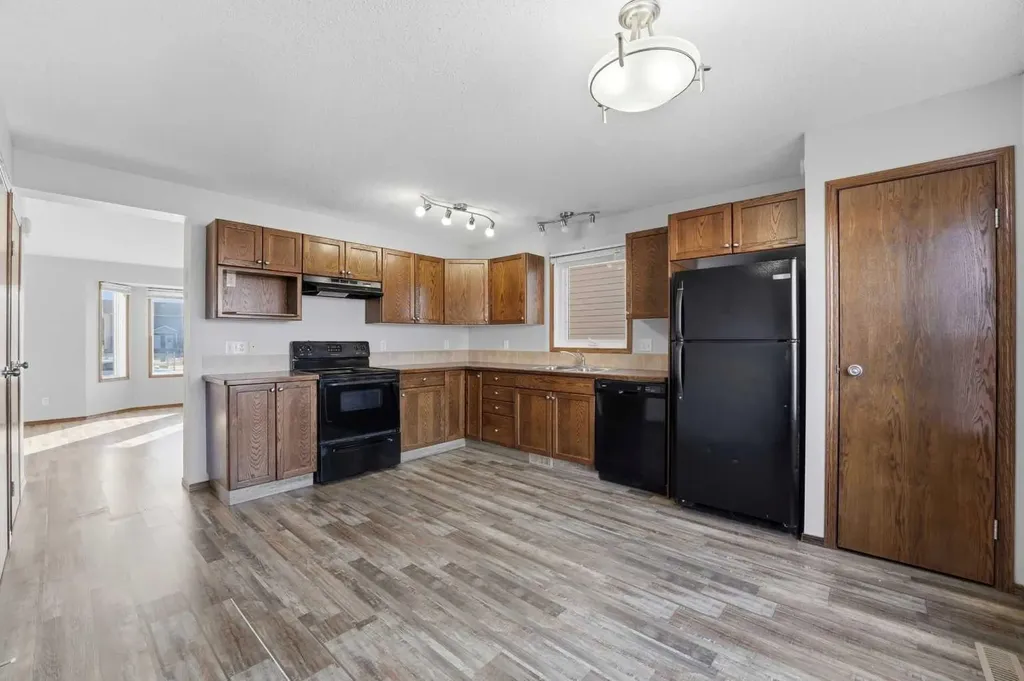 25 Winston Place Blackfalds AB T4M 0K9