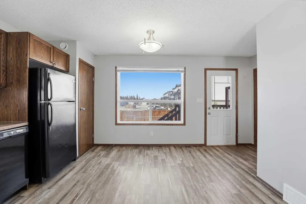 25 Winston Place Blackfalds AB T4M 0K9