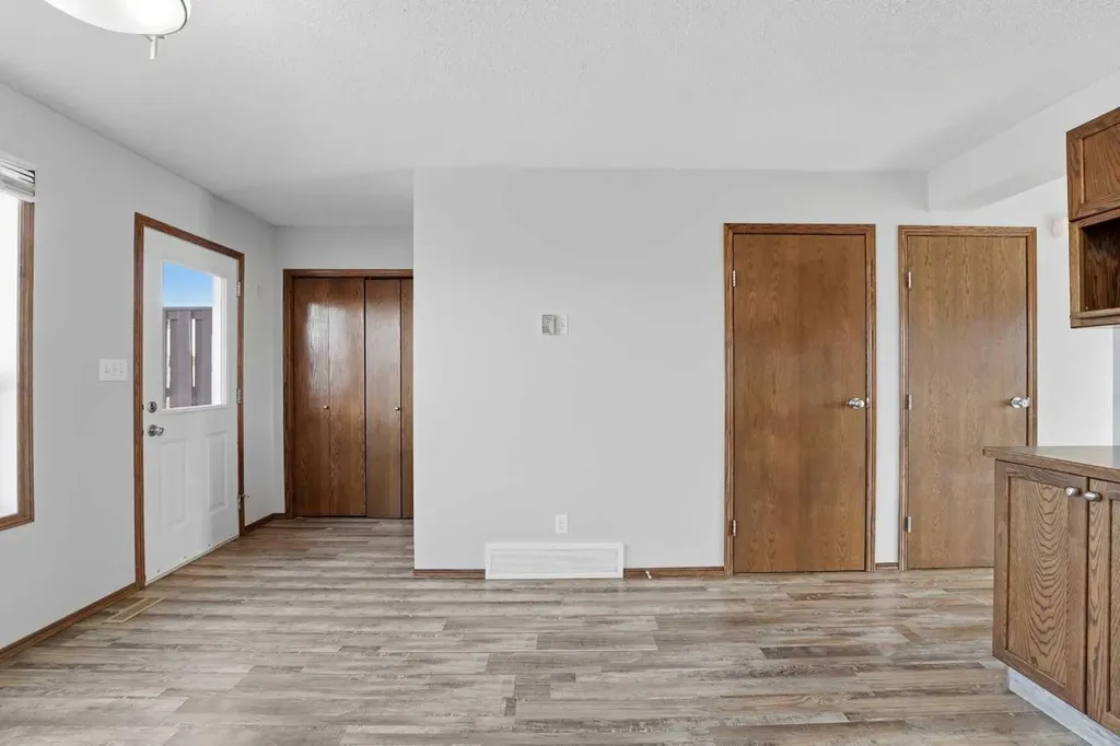 25 Winston Place Blackfalds AB T4M 0K9