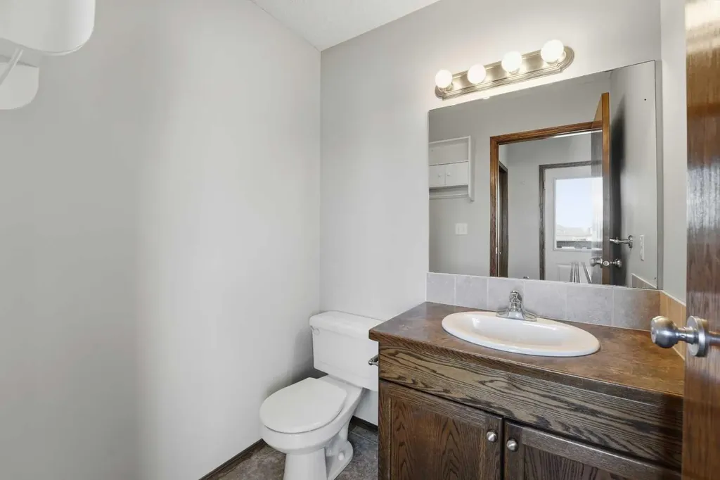 25 Winston Place Blackfalds AB T4M 0K9