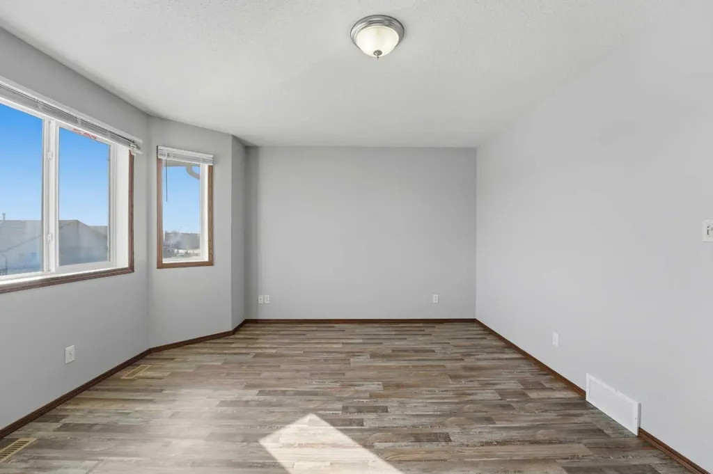 25 Winston Place Blackfalds AB T4M 0K9