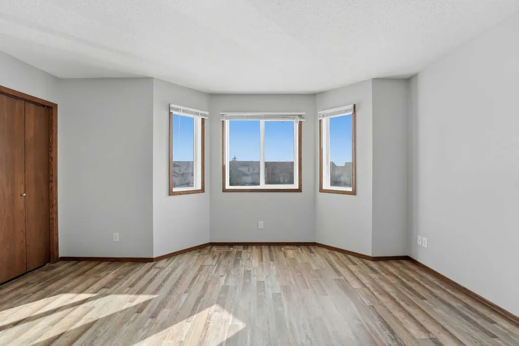 25 Winston Place Blackfalds AB T4M 0K9