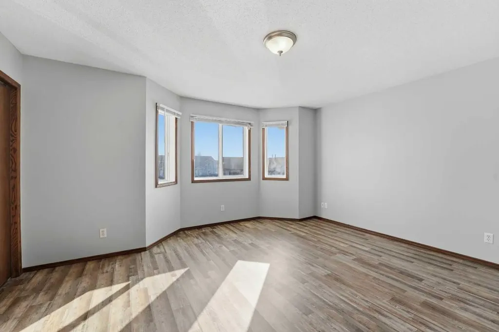 25 Winston Place Blackfalds AB T4M 0K9