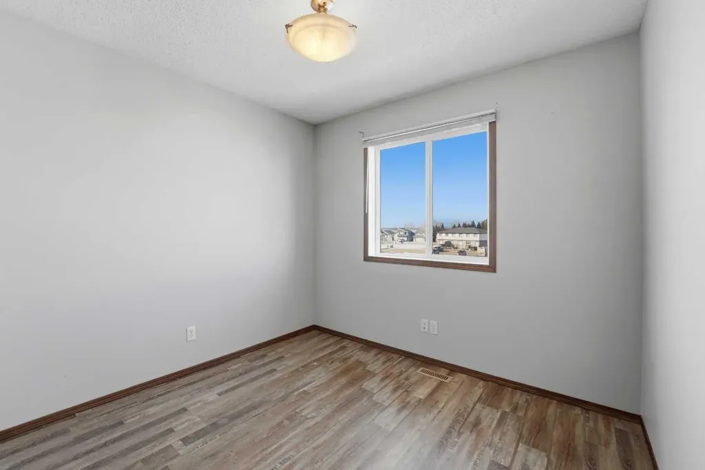 25 Winston Place Blackfalds AB T4M 0K9