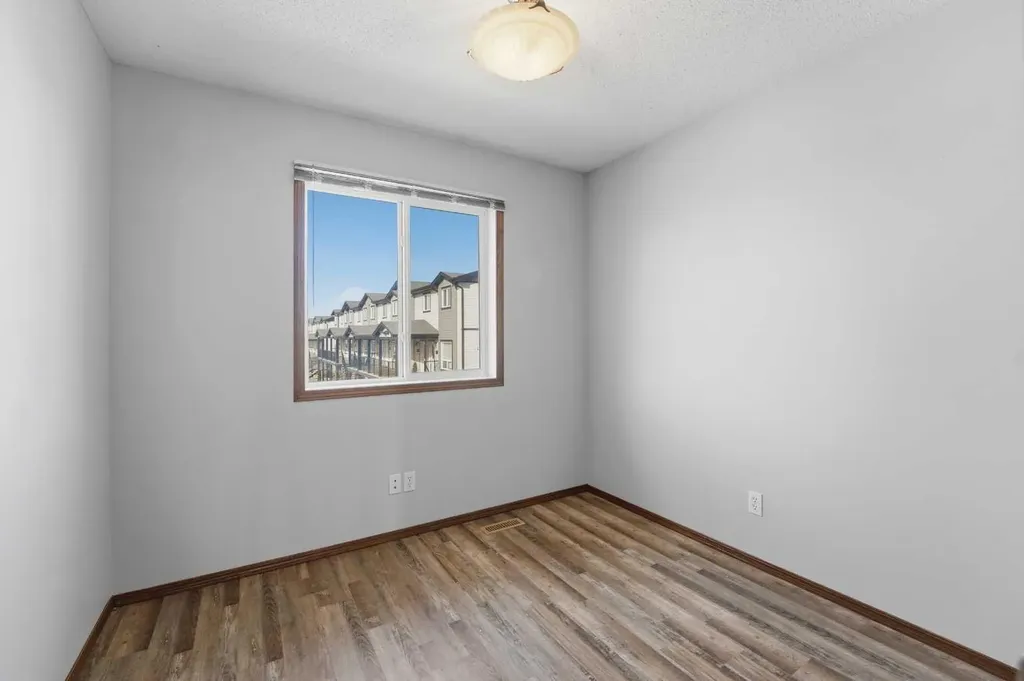 25 Winston Place Blackfalds AB T4M 0K9