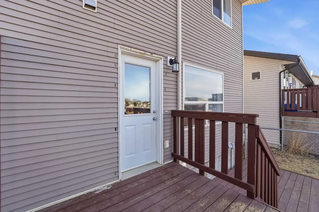 25 Winston Place Blackfalds AB T4M 0K9