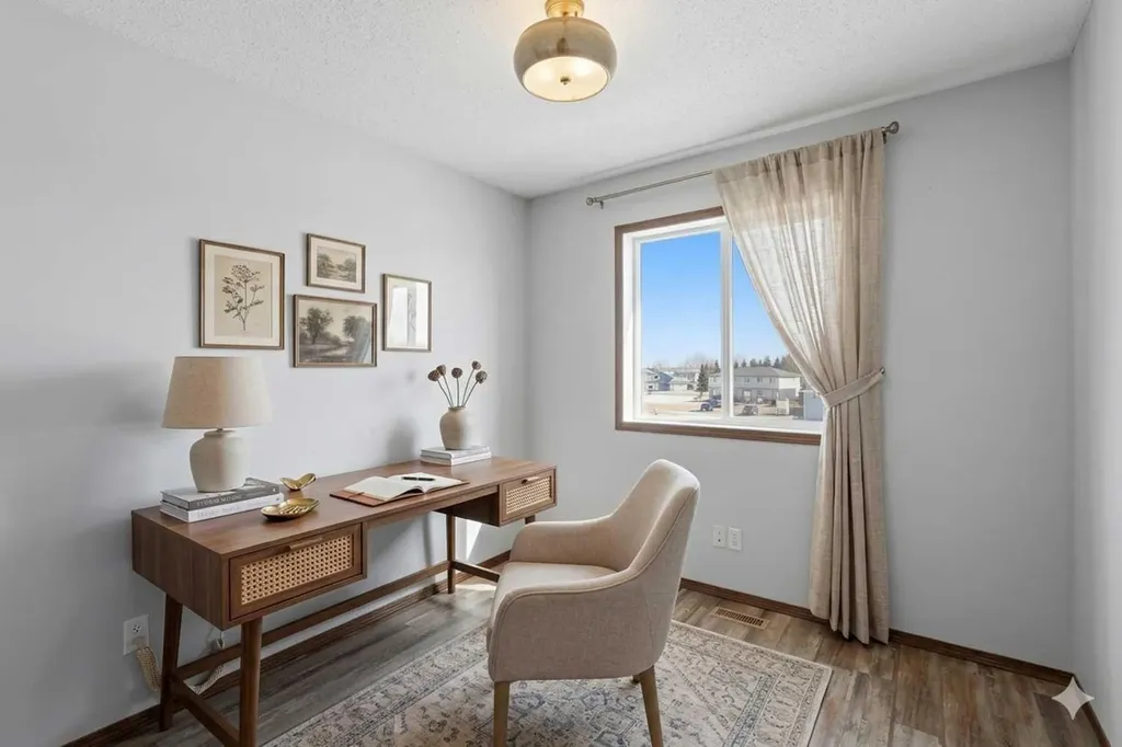 25 Winston Place Blackfalds AB T4M 0K9