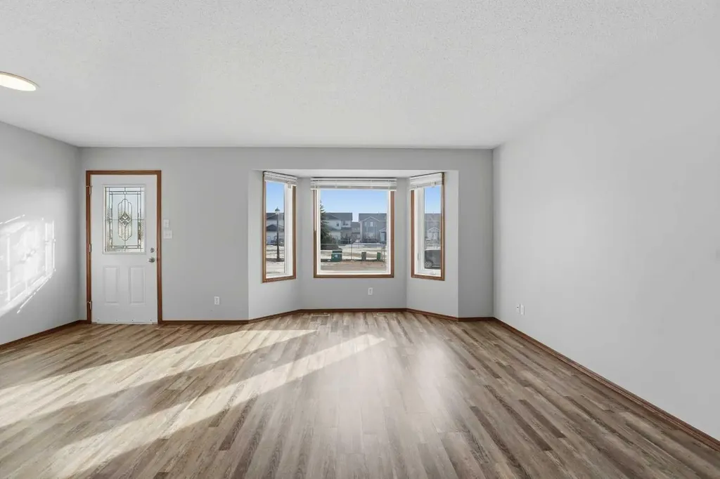 25 Winston Place Blackfalds AB T4M 0K9